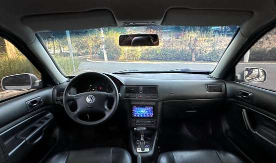 VOLKSWAGEN-GOLF-2.0 MI 8V GASOLINA 4P AUTOMÁTICO VOLKSWAGEN-GOLF-2002