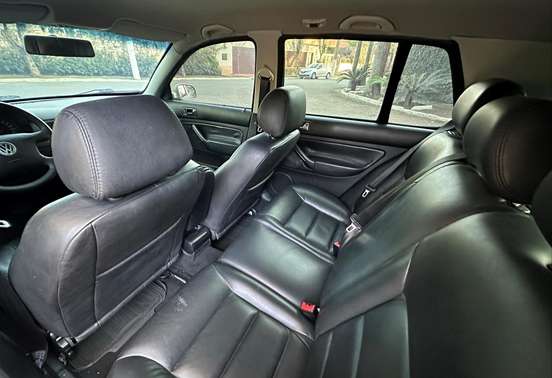 VOLKSWAGEN-GOLF-2002