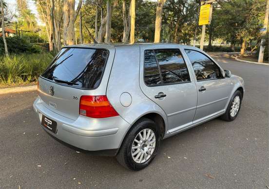 VOLKSWAGEN-GOLF-2.0 MI 8V GASOLINA 4P AUTOMÁTICO VOLKSWAGEN-GOLF-2002