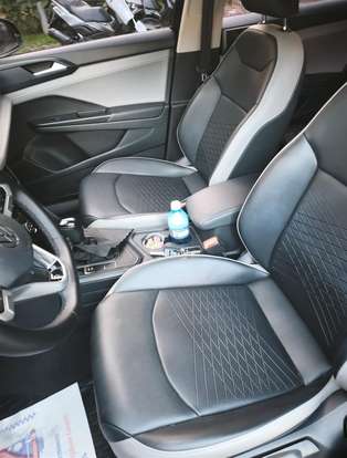 VOLKSWAGEN-TAOS-2022