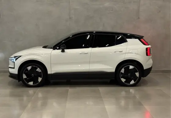 VOLVO EX30 69 KW ELÉTRICO PLUS