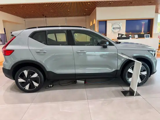 VOLVO-EX40-2027