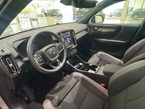 VOLVO-EX40-2027