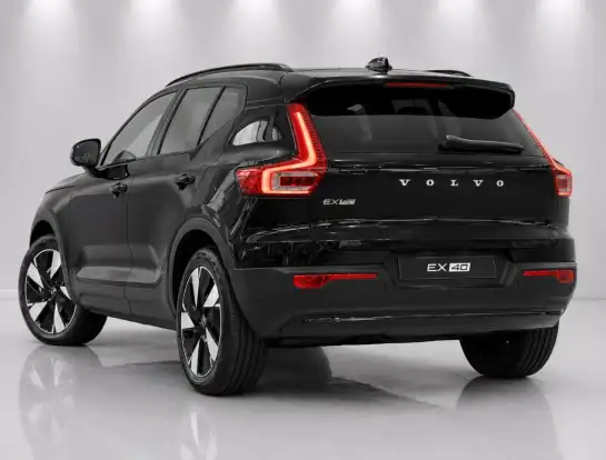 VOLVO-EX40-2026