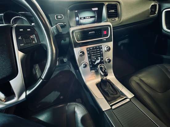 VOLVO-S60-2.0 T4 MOMENTUM GASOLINA 4P AUTOMÁTICO VOLVO-S60-2017