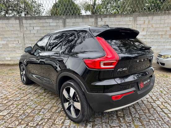 VOLVO-XC40-2020