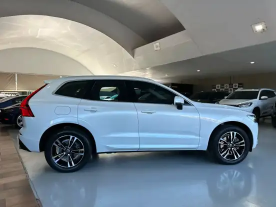 VOLVO-XC60-2019