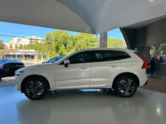 VOLVO-XC60-2.0 T8 HYBRID MOMENTUM AWD GEARTRONIC VOLVO-XC60-2019