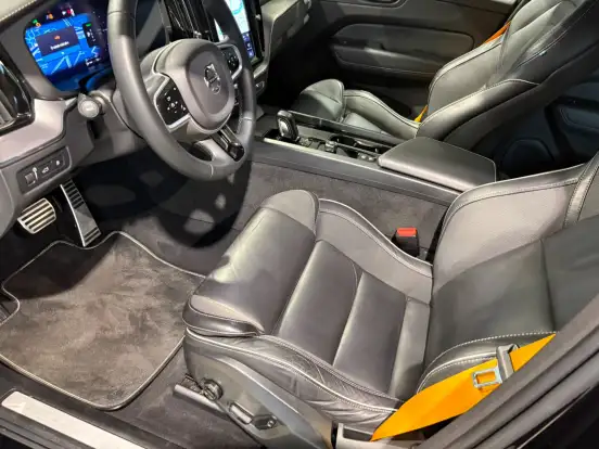 VOLVO-XC60-2021