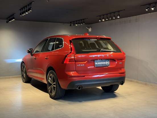 VOLVO-XC60-2.0 T5 GASOLINA MOMENTUM AWD GEARTRONIC VOLVO-XC60-2017