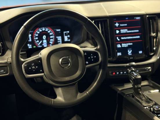 VOLVO-XC60-2.0 T5 GASOLINA MOMENTUM AWD GEARTRONIC VOLVO-XC60-2017