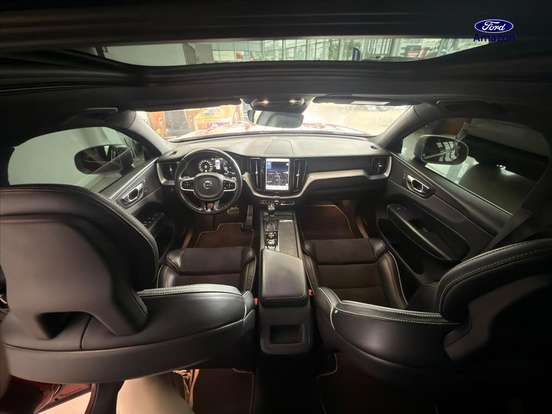 VOLVO-XC60-2017