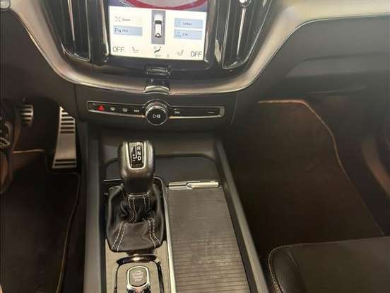 VOLVO-XC60-2.0 T5 GASOLINA R-DESIGN AWD GEARTRONIC VOLVO-XC60-2017