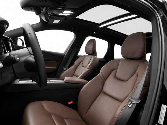 VOLVO-XC60-2022