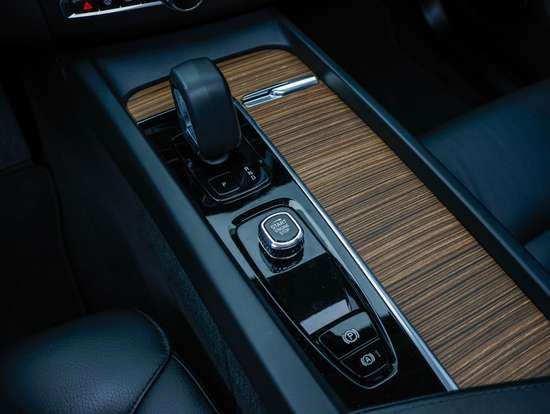 VOLVO-XC60-2022