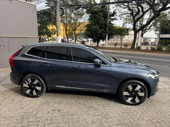 VOLVO-XC60-2023