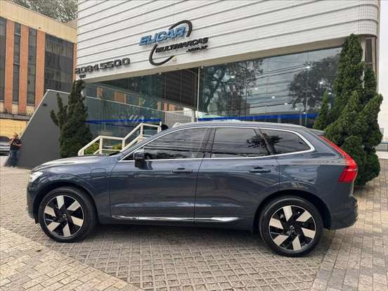VOLVO-XC60-2023