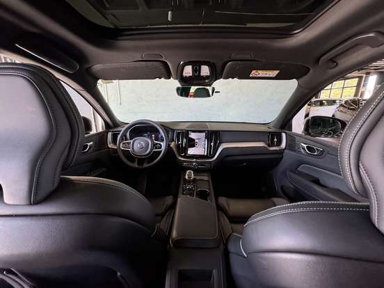 VOLVO-XC60-2023