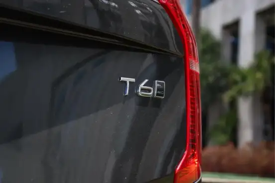 VOLVO-XC90-2018