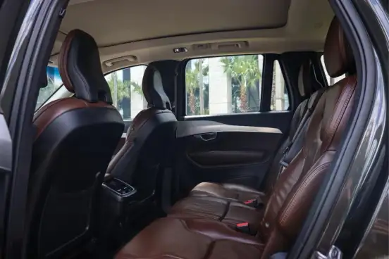 VOLVO-XC90-2018