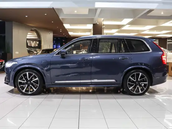 VOLVO-XC90-2022