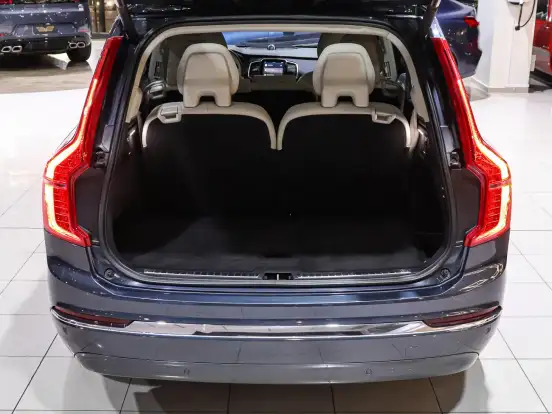 VOLVO-XC90-2022