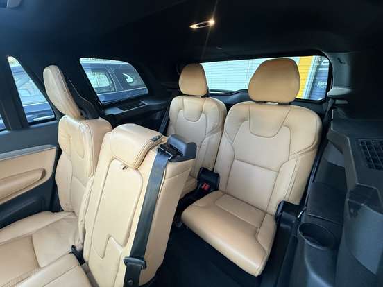 VOLVO-XC90-2019