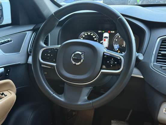 VOLVO-XC90-2019