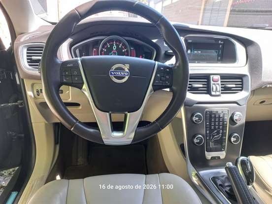 VOLVO-V40-2.0 T4 DYNAMIC TURBO GASOLINA 4P AUTOMÁTICO VOLVO-V40-2014