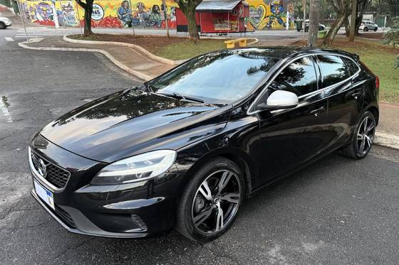 VOLVO V40 2.0 T5 R-DESIGN GASOLINA 4P AUTOMÁTICO