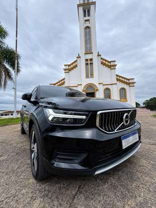 VOLVO-XC40-2021