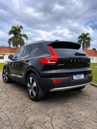 VOLVO-XC40-2021