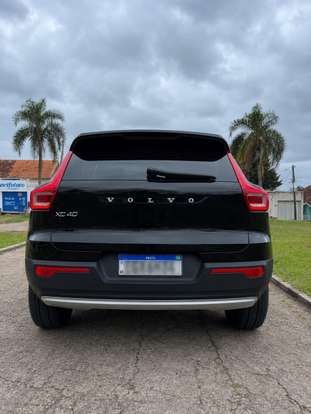 VOLVO-XC40-2021