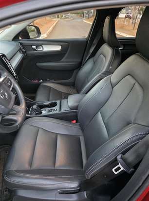 VOLVO-XC40-2018