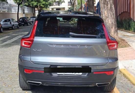 VOLVO-XC40-2018