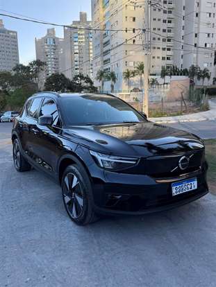 VOLVO-XC40-2023