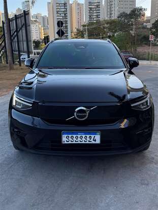 VOLVO-XC40-2023
