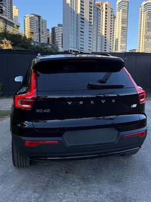 VOLVO-XC40-2023