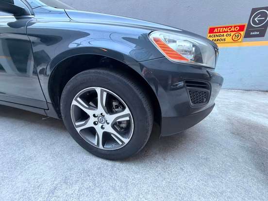 VOLVO-XC60-2012