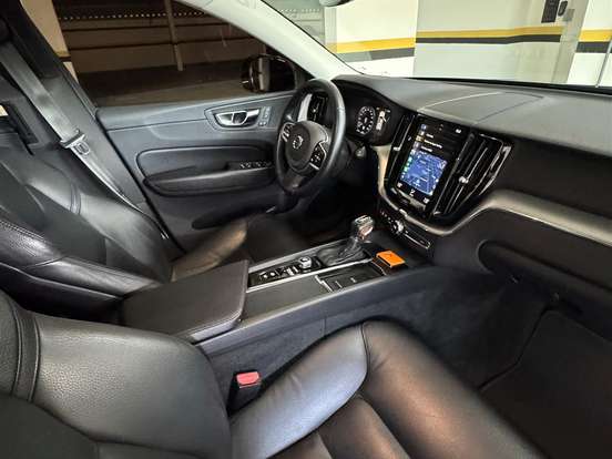 VOLVO-XC60-2.0 T5 GASOLINA MOMENTUM AWD GEARTRONIC VOLVO-XC60-2018