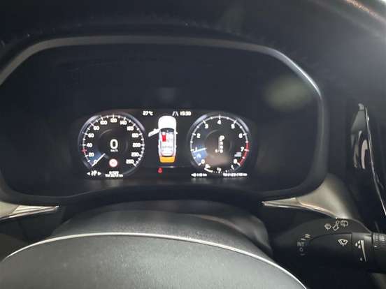 VOLVO-XC60-2.0 T5 GASOLINA MOMENTUM AWD GEARTRONIC VOLVO-XC60-2018