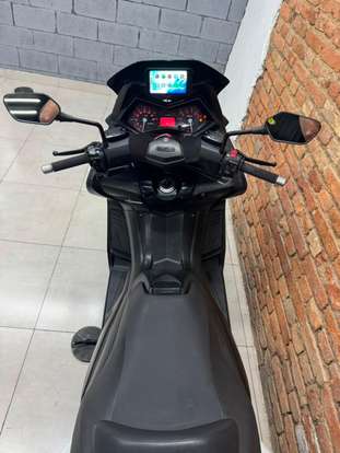 YAMAHA-TMAX-2013