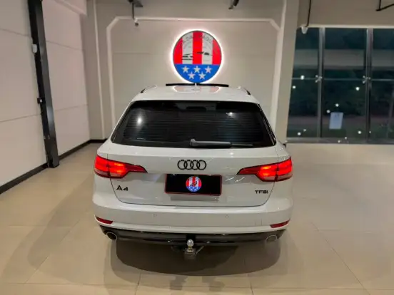 AUDI-A4-2017