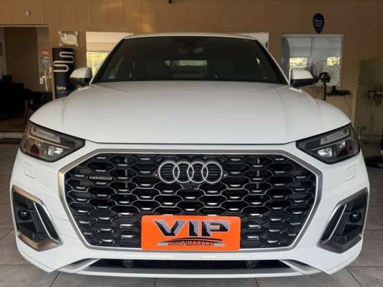 AUDI-Q5-2022