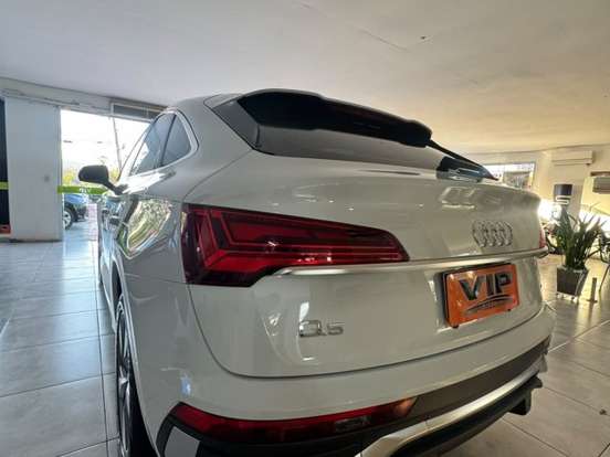 AUDI-Q5-2022