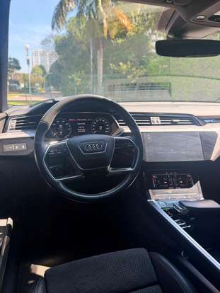 AUDI-E-TRON-2020