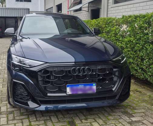 AUDI-Q8-2024