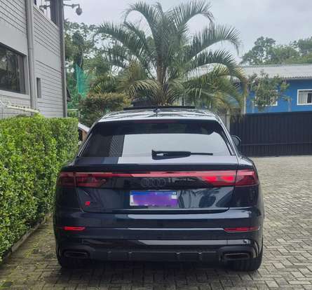 AUDI-Q8-2024