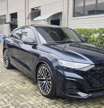 AUDI-Q8-2024