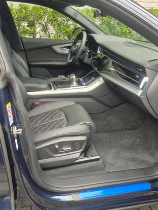 AUDI-Q8-2024